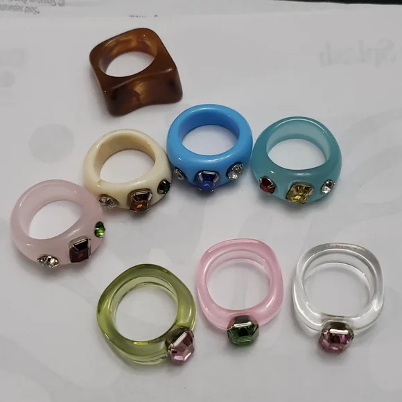 8 Plastic Costume Rings - Picture 8 of 10